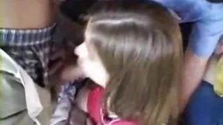 ლამაზი ქერა გადაწყვიტა spank მისი ქმრის ყლე