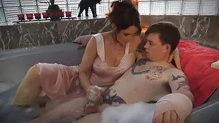 შიშველი ნაშა მასტურბაცია სახლში იატაკზე