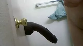 ქერა გოგონა იღებს მისი mouthful cock მდე ბაზა