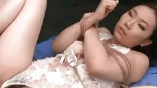 Fucked გოგონა შორის მკერდი მისი ღირსება protruding