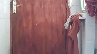 გოგონა, თუ figa pussy საშხაპე თითით