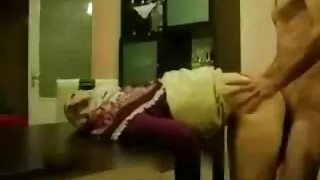 კაცი, ღრმა პირში არგენტინელი ქალი