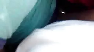 ქერა გოგონა squatting on უცხო მამალი ერთად mouthful